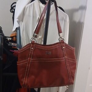Chic Red Liz& Co Leather Shoulder Bag